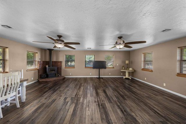 102 Parkview Cir, Cache, OK 73527