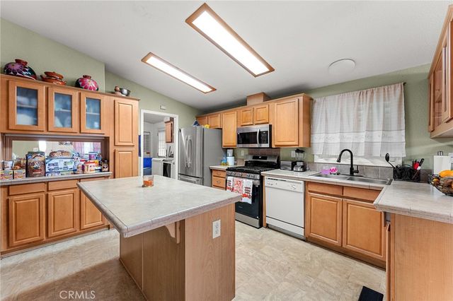 138 Sir Damas Drive, Riverside, CA 92507