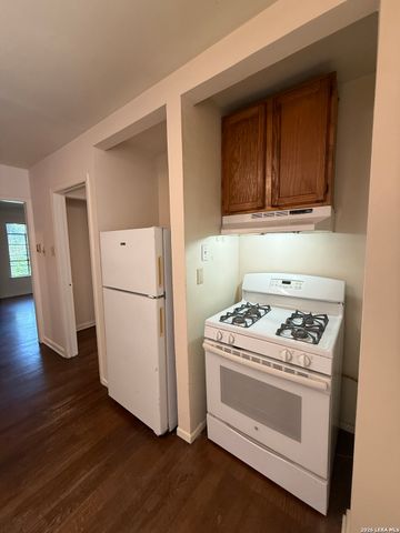 230 E Mulberry Ave Apt 2, San Antonio, TX 78212