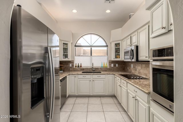 13013 N PANORAMA Drive 214, Fountain Hills, AZ 85268