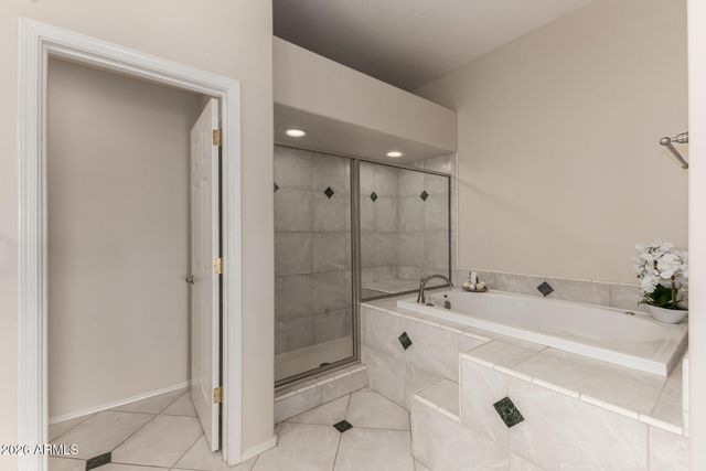 13013 N PANORAMA Drive 214, Fountain Hills, AZ 85268