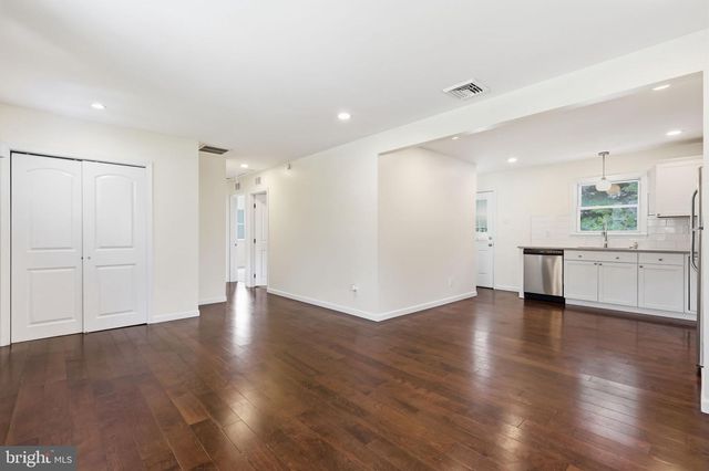 302 VETERANS DR, Palmyra, NJ 08065