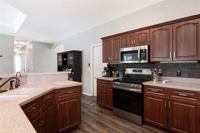 219 WILLOW BEND PARKWAY, Lutz, FL 33549