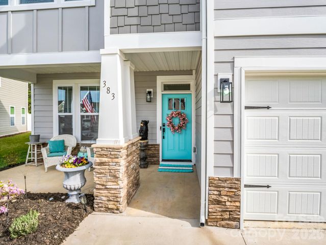 383 Fox Cove Road, Hendersonville, NC 28792