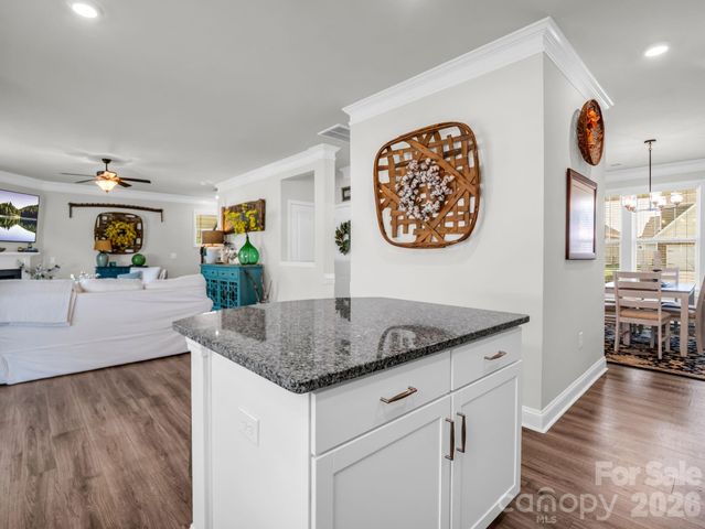 383 Fox Cove Road, Hendersonville, NC 28792