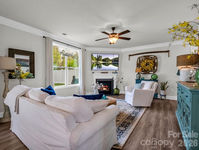 383 Fox Cove Road, Hendersonville, NC 28792
