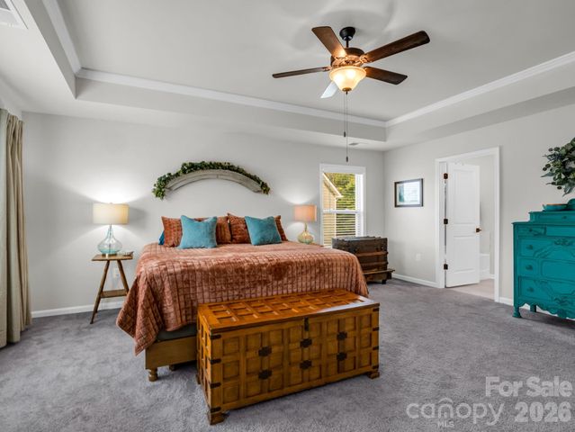 383 Fox Cove Road, Hendersonville, NC 28792