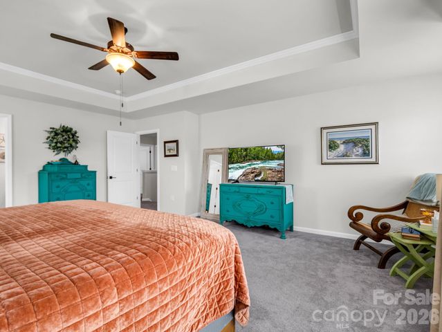 383 Fox Cove Road, Hendersonville, NC 28792