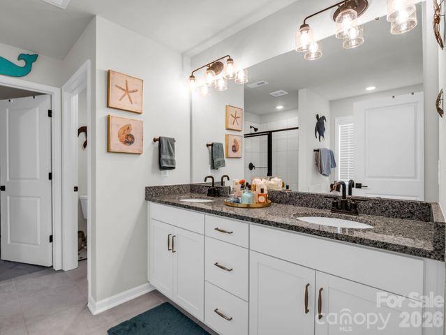 383 Fox Cove Road, Hendersonville, NC 28792