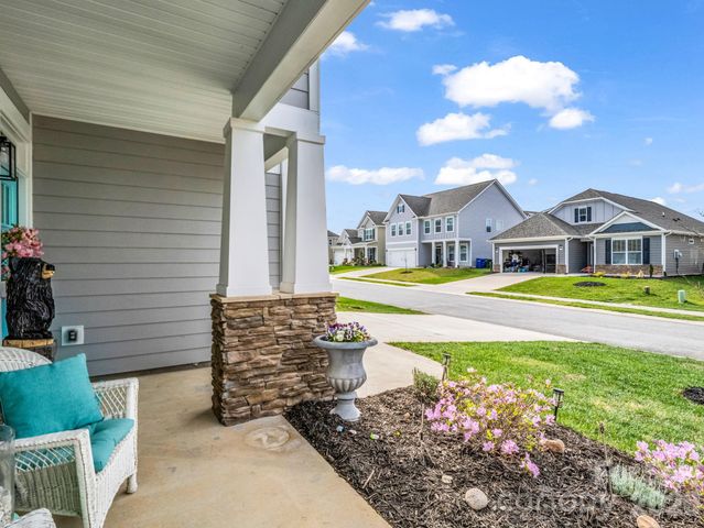 383 Fox Cove Road, Hendersonville, NC 28792