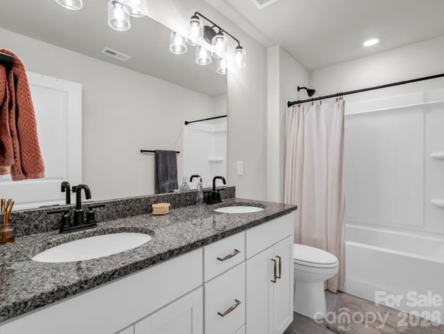 383 Fox Cove Road, Hendersonville, NC 28792