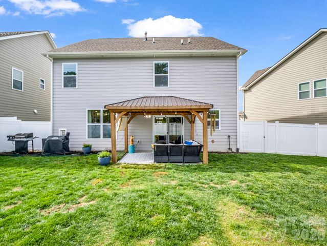 383 Fox Cove Road, Hendersonville, NC 28792
