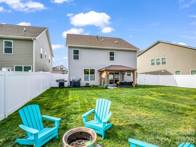 383 Fox Cove Road, Hendersonville, NC 28792