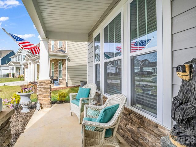 383 Fox Cove Road, Hendersonville, NC 28792