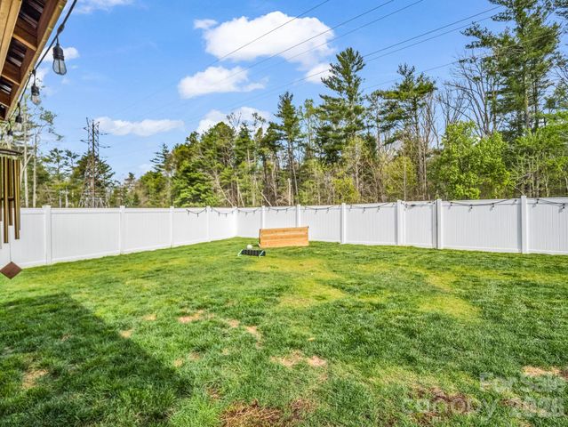 383 Fox Cove Road, Hendersonville, NC 28792