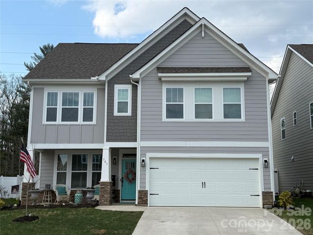 383 Fox Cove Road, Hendersonville, NC 28792