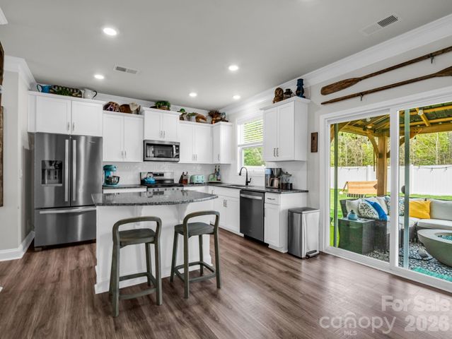 383 Fox Cove Road, Hendersonville, NC 28792