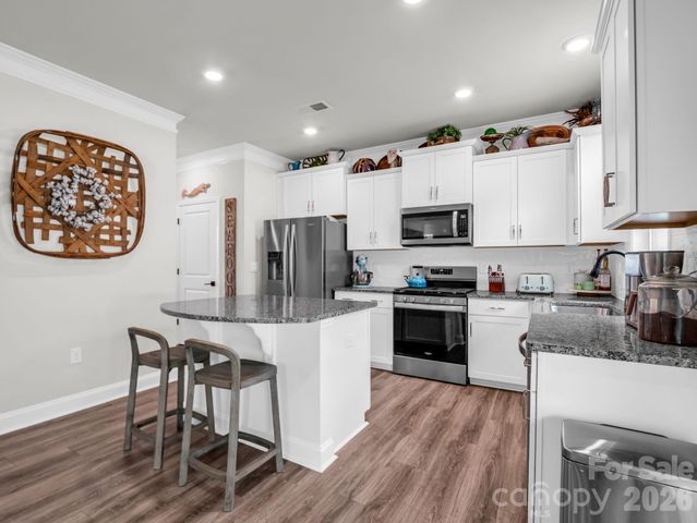 383 Fox Cove Road, Hendersonville, NC 28792