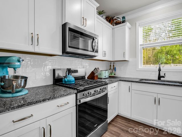 383 Fox Cove Road, Hendersonville, NC 28792