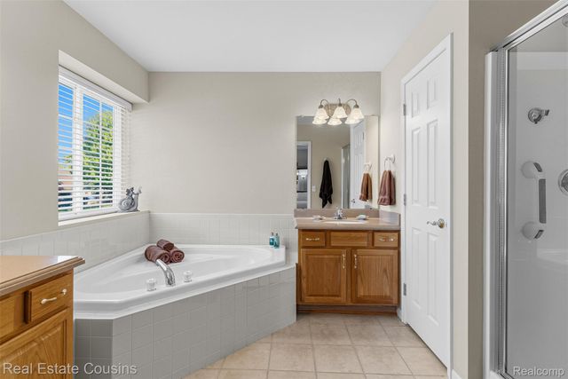 4344 Oak Tree Court, Fenton Charter Township, MI 48430