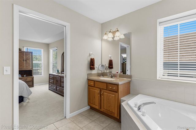 4344 Oak Tree Court, Fenton Charter Township, MI 48430