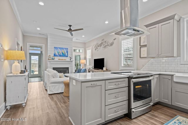 100 Sea Grove Lane, Beaufort, NC 28516