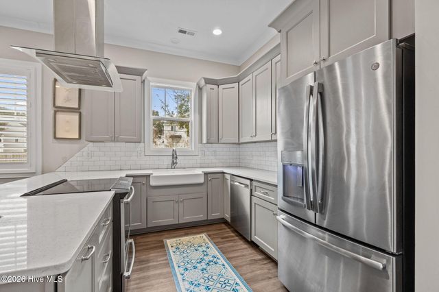 100 Sea Grove Lane, Beaufort, NC 28516