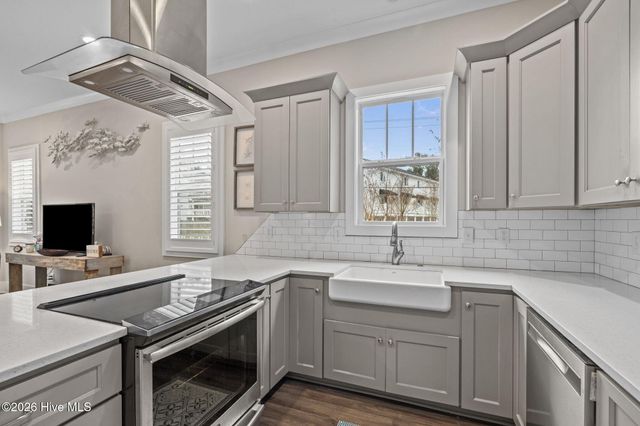 100 Sea Grove Lane, Beaufort, NC 28516