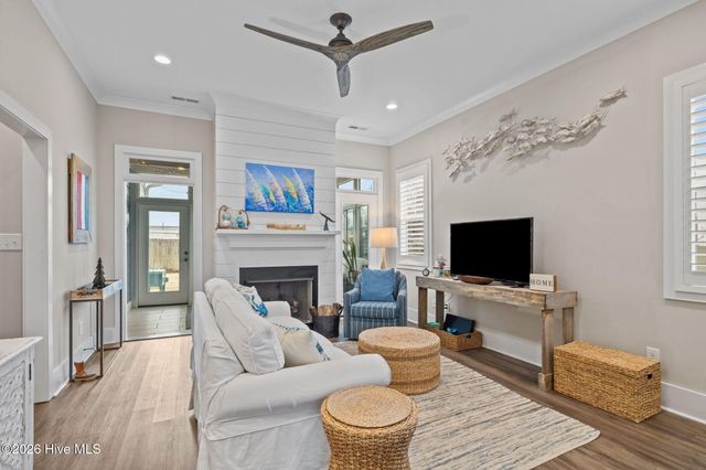 100 Sea Grove Lane, Beaufort, NC 28516