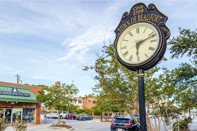 100 Sea Grove Lane, Beaufort, NC 28516