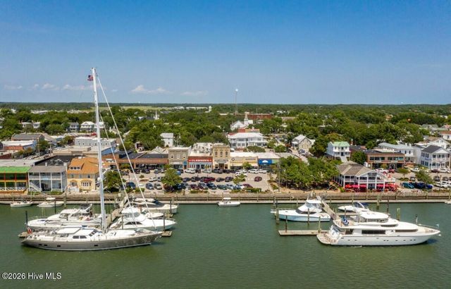 100 Sea Grove Lane, Beaufort, NC 28516