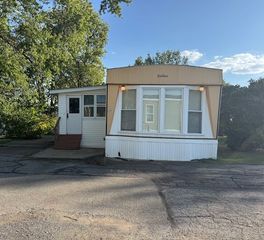 135 Ave C, Bloomington, IL 61701