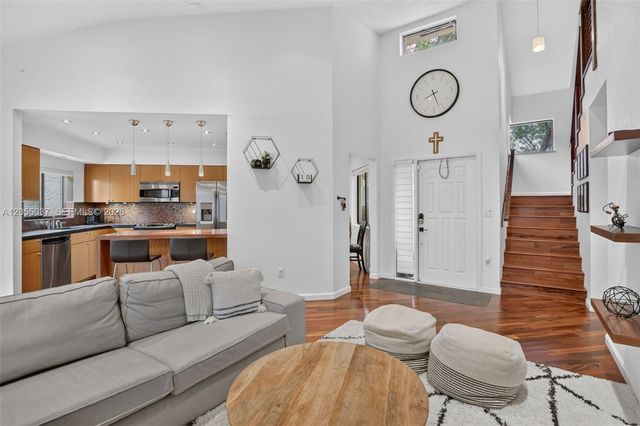 381 NW 94th Terrace, Plantation, FL 33324