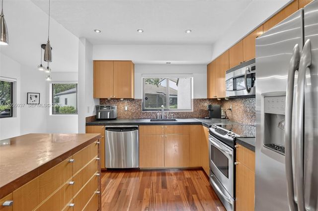 381 NW 94th Terrace, Plantation, FL 33324