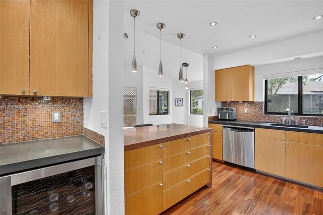 381 NW 94th Terrace, Plantation, FL 33324