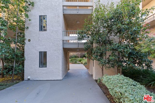 4141 Via Marisol 208, Los Angeles, CA 90042