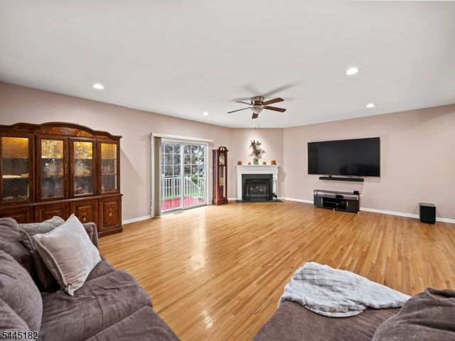 67 Rhyan Dr, Parsippany-troy Hills Twp., NJ 07054