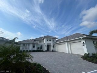 9408 Loquat LN, Naples, FL 34114