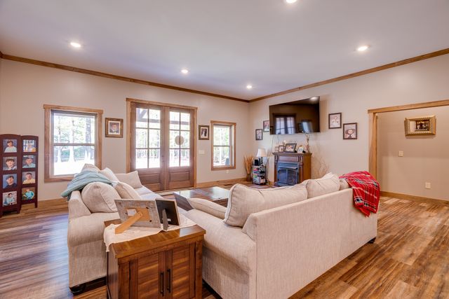 14 Ashley Ct, Lawrenceburg, TN 38464