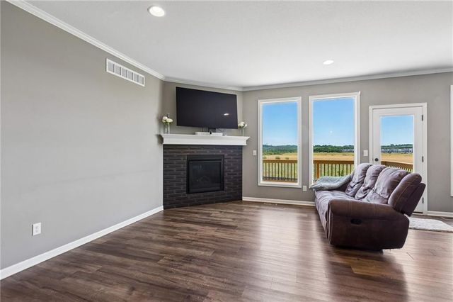 2309 S Eagle Court, Independence, MO 64057