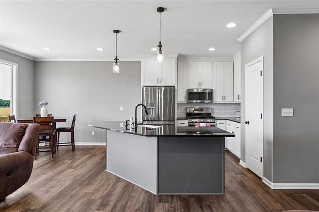 2309 S Eagle Court, Independence, MO 64057