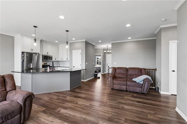 2309 S Eagle Court, Independence, MO 64057