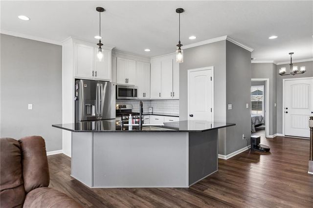 2309 S Eagle Court, Independence, MO 64057