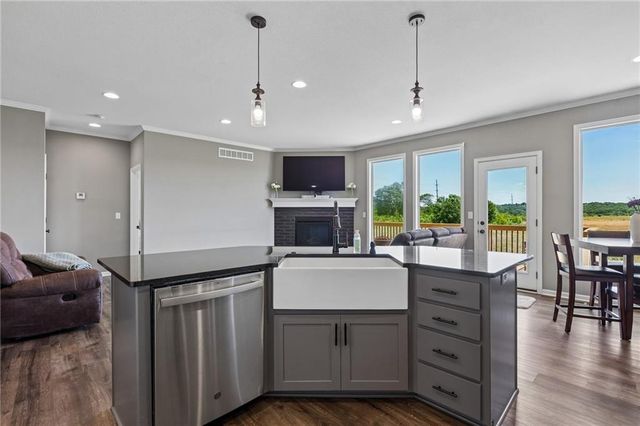 2309 S Eagle Court, Independence, MO 64057
