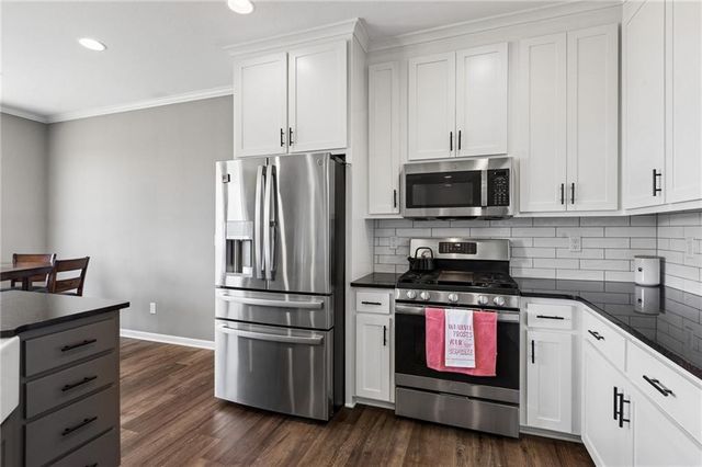 2309 S Eagle Court, Independence, MO 64057
