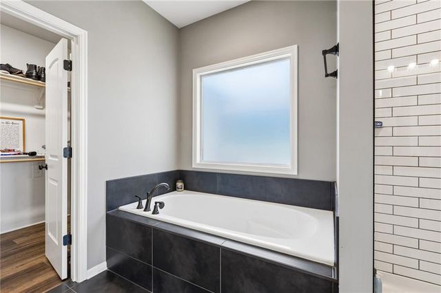 2309 S Eagle Court, Independence, MO 64057