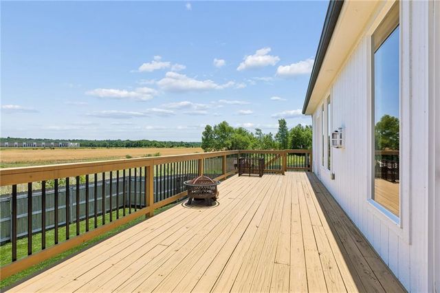 2309 S Eagle Court, Independence, MO 64057