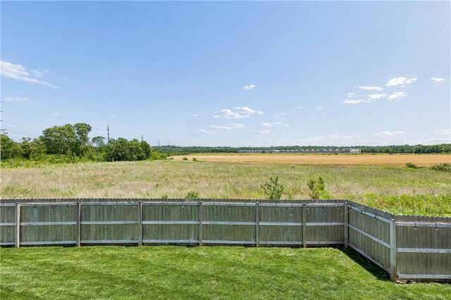 2309 S Eagle Court, Independence, MO 64057