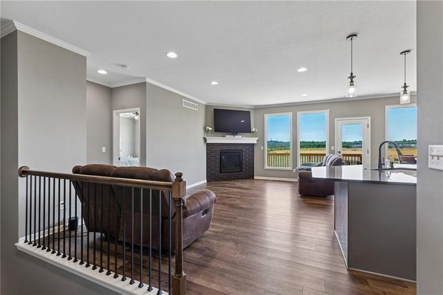 2309 S Eagle Court, Independence, MO 64057