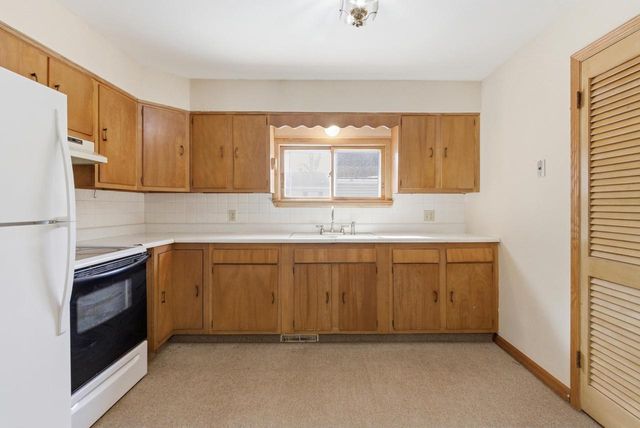 20 N RESERVE AVENUE, Fond Du Lac, WI 54935